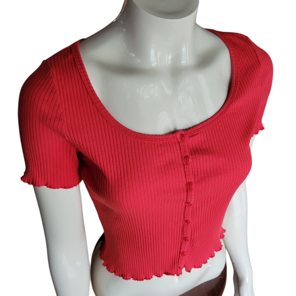 size small red H& M crop top